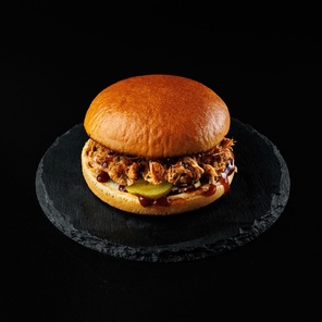 Бургер сэндвич с рваной свининой